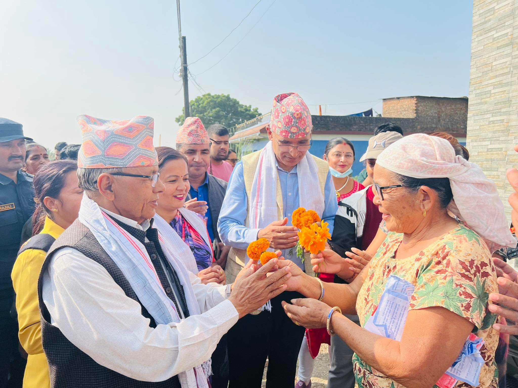 आयोग खारेज गर्नेले भूमिहीनलाई लालपुर्जा दिदैनन्  :  पूर्वमन्त्री गिरी